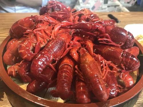 网红小龙虾味道好吗英文,Is the Flavor of Internet Sensation Xiao Long Bao as Good as the Hype?