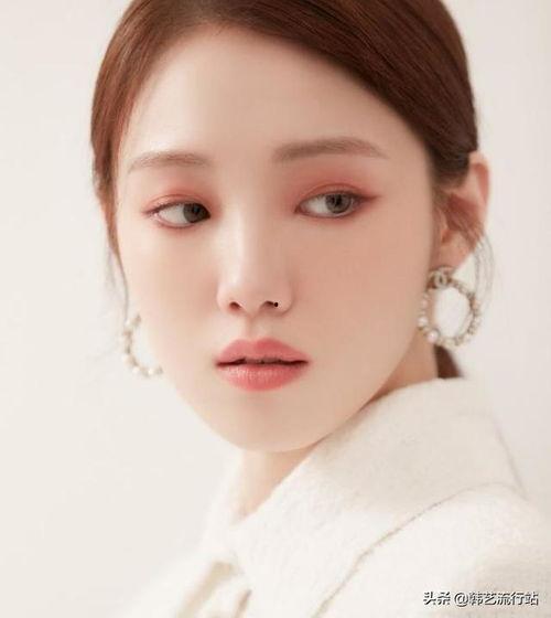 韩国明星化妆摄影,光影下的美丽蜕变