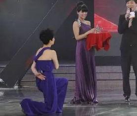 关于下跪的明星有哪些,盘点那些曾低头致敬的明星