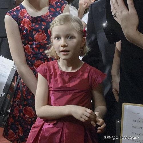 外国15岁明星,揭秘15岁国际明星的成长之路